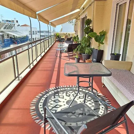 Apartment Large 1 Bedroom Penthouse With Large Terrace *