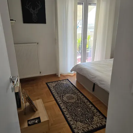 Apartment Large 1 Bedroom Penthouse With Large Terrace *